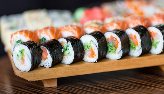 Sushi que Trà Vinh ( chợ đêm TV) 